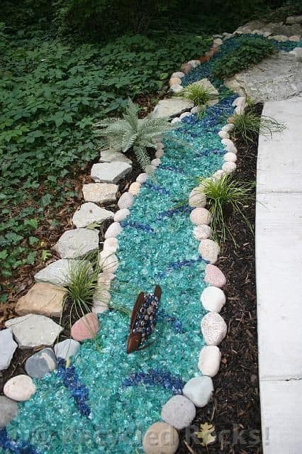 Dry river bed landscaping ideas: dry river bed idea resembles a lake