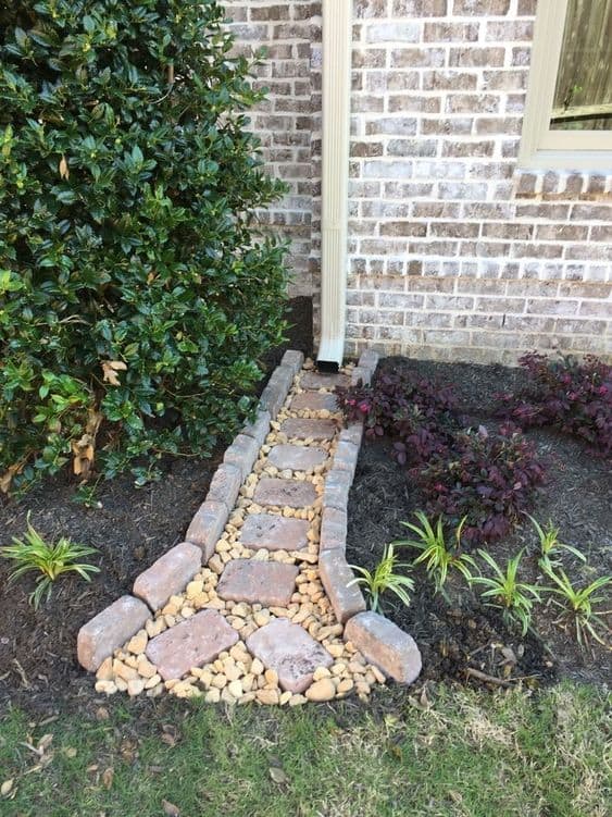 Dry river bed landscaping ideas: simple dry river bed idea