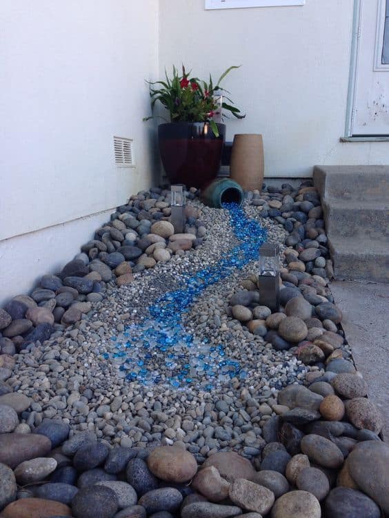 Dry river bed landscaping ideas: dry river bed with rockes and pebbles