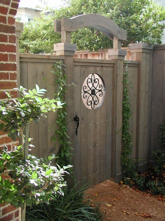 gate door with a small window through the wood #fenceGate #fence #gardenfence #gardenfenceideas #privacyfenceideas #privacyfence #backyardLandscaping #backyardLandscapingIdeas #landscaping #gardenfence #gardenfenceideas #privacyfenceideas 