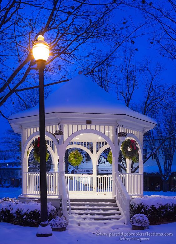 white gazebo decorated with  wreaths #gazebo #christmas #gazeboideas #winter #garland #garland