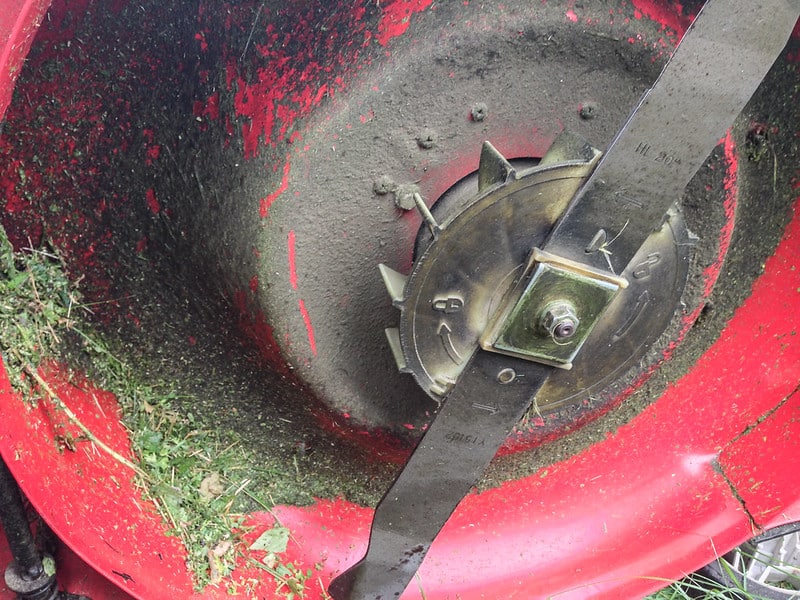 Lawn mower blades needs cleaning