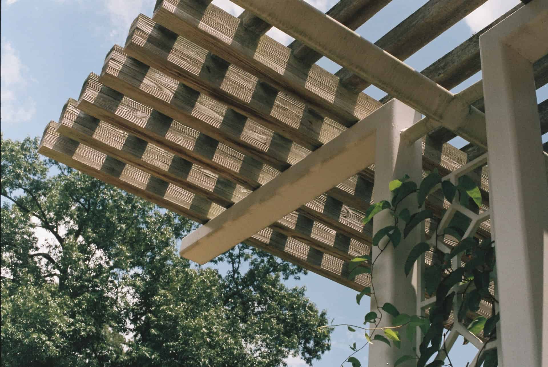 How to Cover a Pergola in 9 easy steps #pergola #Cover #instructions #howto #how #backyardLandscaping #backyardLandscapingIdeas #backyard #outdoor